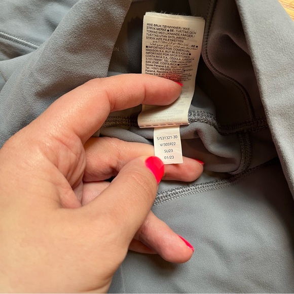 Athleta salutation stash 7/8 tight size small - Picture 8 of 8